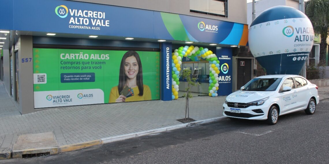 Ailos Viacredi Alto Vale participa de feirão de veículos com lojas parceiras