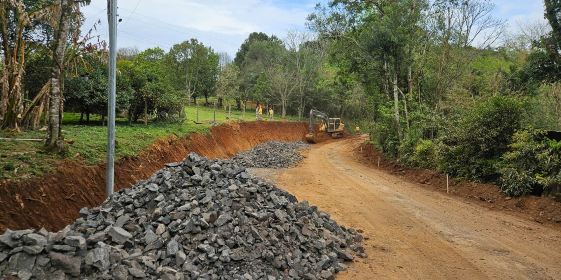 Prefeitura inicia pavimentação em estradas rurais em Sapiranga