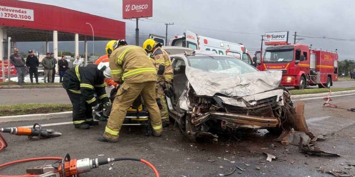 Motorista morre após ficar preso nas ferragens em acidente na RS-239, em Sapiranga
