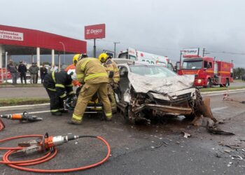 Motorista morre após ficar preso nas ferragens em acidente na RS-239, em Sapiranga