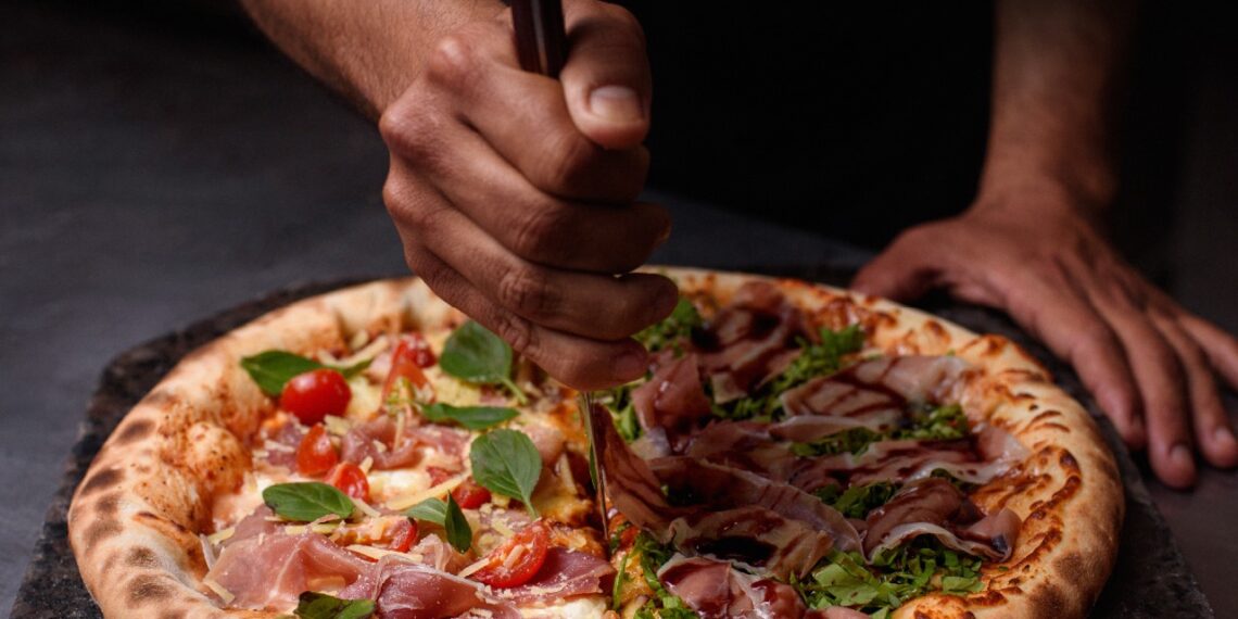Outubro é na DeTales Pizzaria: com rodízio duplo e chopp em dobro