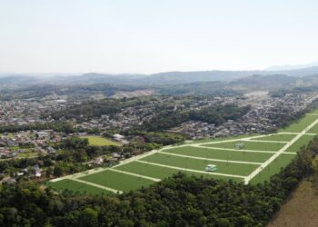 Entre o verde e a cidade se encontra o Residencial Bosque Figueira
