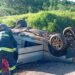 Motorista é socorrida após capotar veículo em estrada de chão batido em Nova Hartz