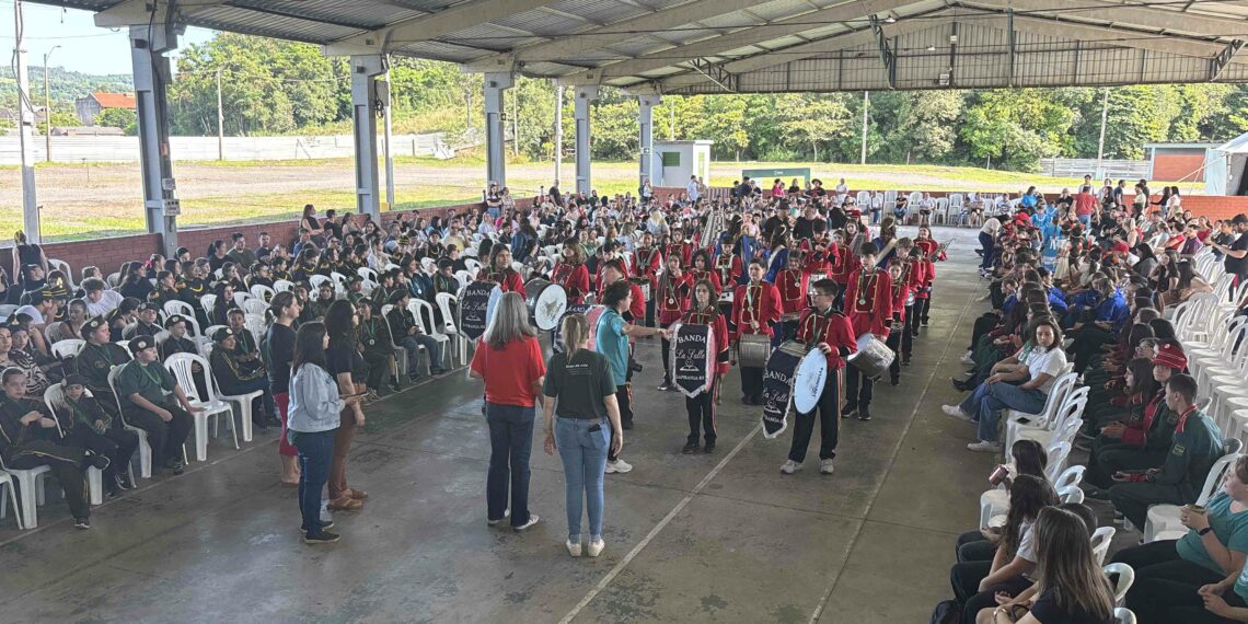 Festival de Bandas encerra Feira do Livro  com música e emoção em Sapiranga