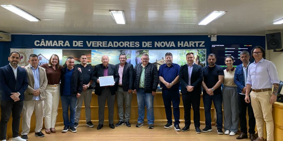 Sessão da Câmara de Nova Hartz destaca 50 anos da Calçados Sandra e projetos voltados à comunidade