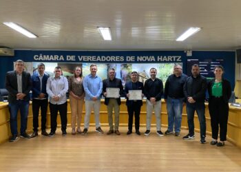 Câmara de Nova Hartz aprova projetos sociais e celebra 25 anos da dupla Pedro & Dalvan em sessão