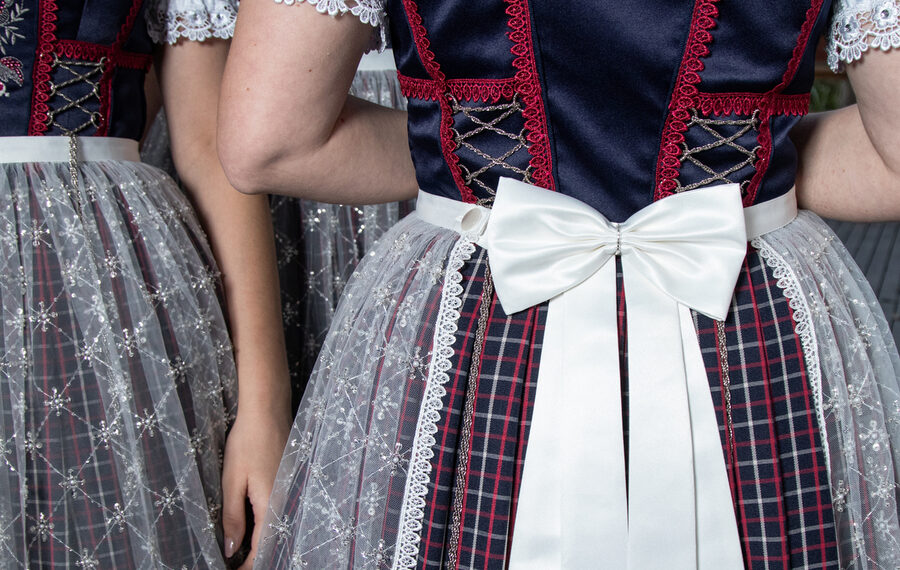 Trajes das soberanas da 36ª Oktoberfest refletem tradição e elegância