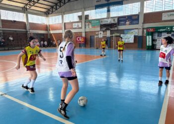 Alunos dão show nas finais da Copa Repercussão na Escola de Futsal SICREDI/CLIP em Nova Hartz