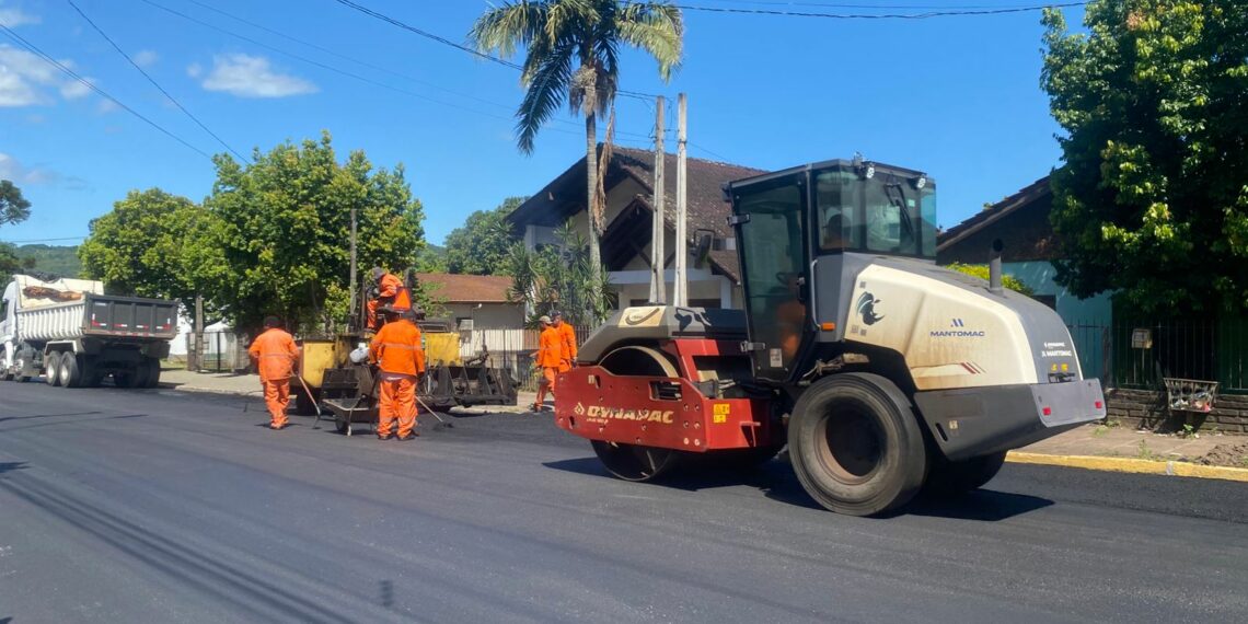 Nova Hartz investe em recapeamento na Rua Henrique Hoffmann