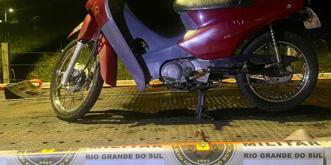 Adolescentes são apreendidos pela Brigada Militar com motocicleta furtada em Sapiranga