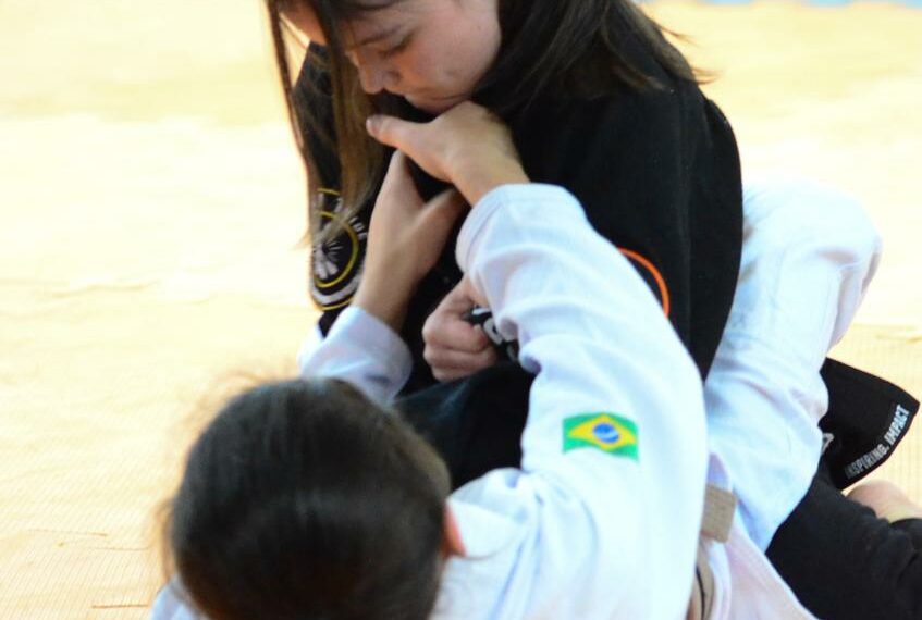 Jiu-Jitsu Tribe reforça ações sociais nas escolas da região