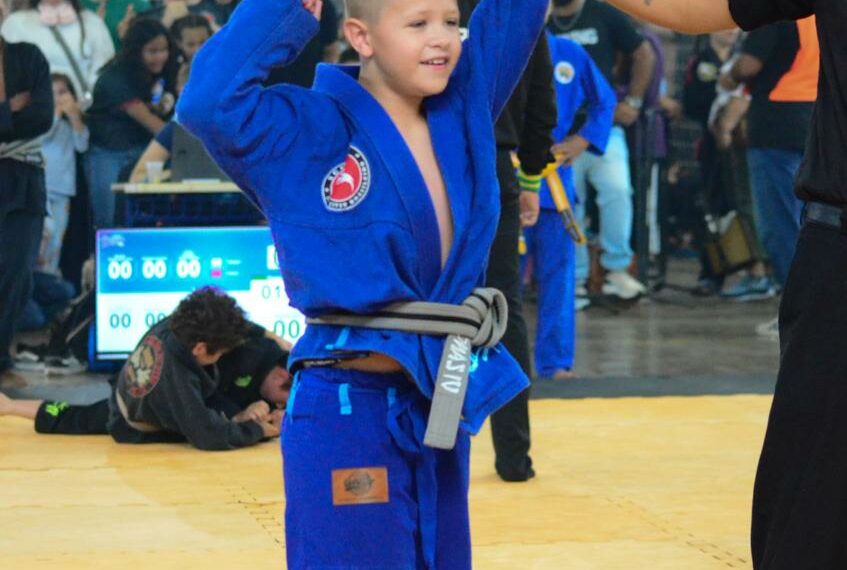 Jiu-Jitsu Tribe reforça ações sociais nas escolas da região