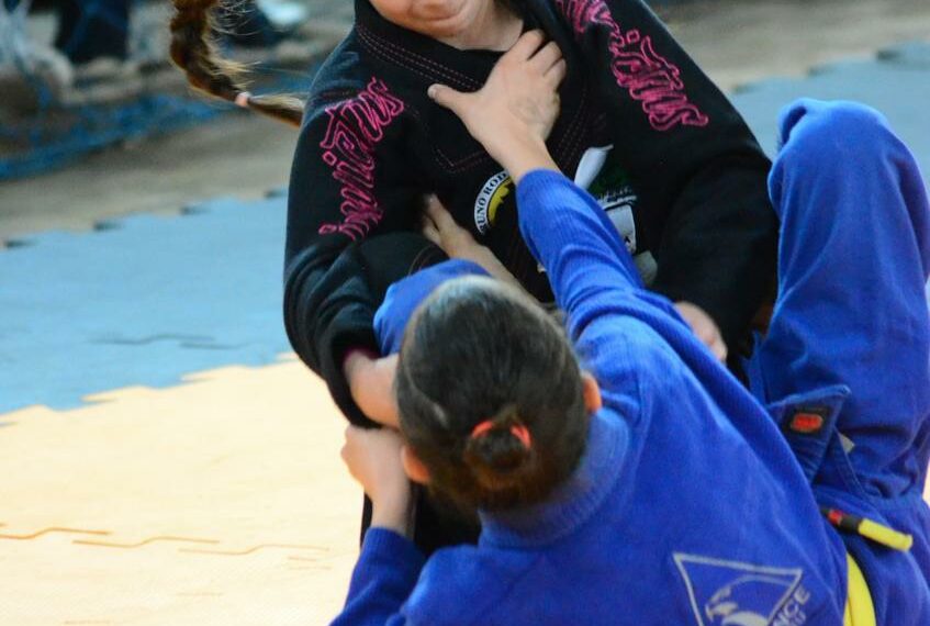 Jiu-Jitsu Tribe reforça ações sociais nas escolas da região