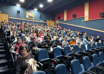 Mais de 200 campeões da  Copa Repercussão Sicredi/Clip curtem um dia no cinema