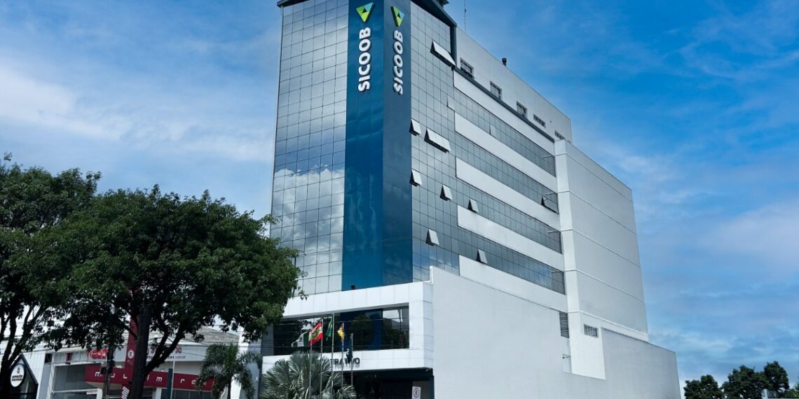 Quatro décadas de história: Sicoob MaxiCrédito e sua jornada de sucesso