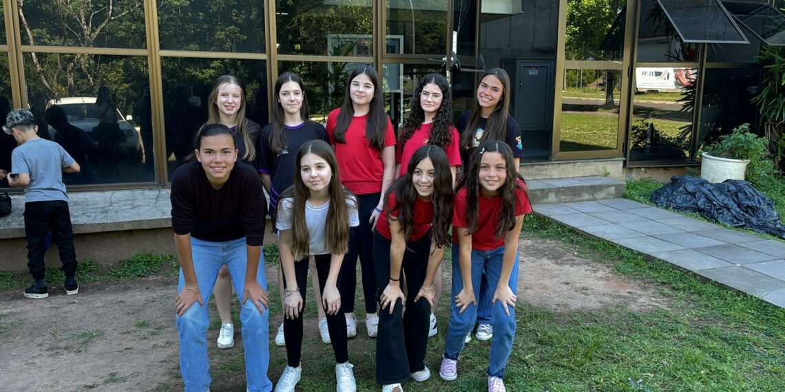 Mais de 200 campeões da Copa Repercussão Sicredi/Clip curtem um dia no cinema