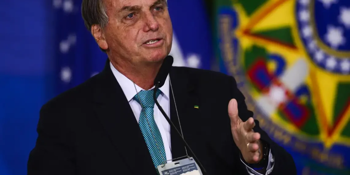 STF forma maioria e mantém condenação de Jair Bolsonaro