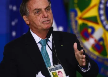 STF forma maioria e mantém condenação de Jair Bolsonaro