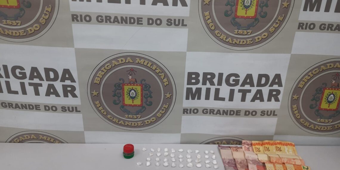 Rapaz de 19 anos é preso por tráfico de drogas em Campo Bom