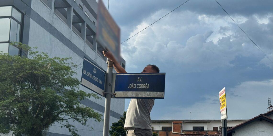 Sapiranga inicia modernização da sinalização urbana com instalação de novas placas