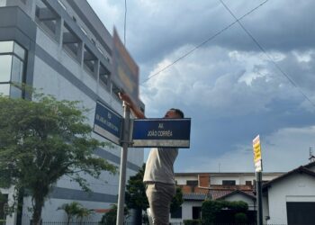 Sapiranga inicia modernização da sinalização urbana com instalação de novas placas