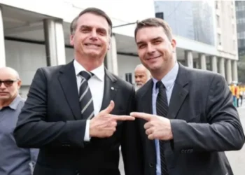 Flávio Bolsonaro confirma candidatura à Presidência em 2026