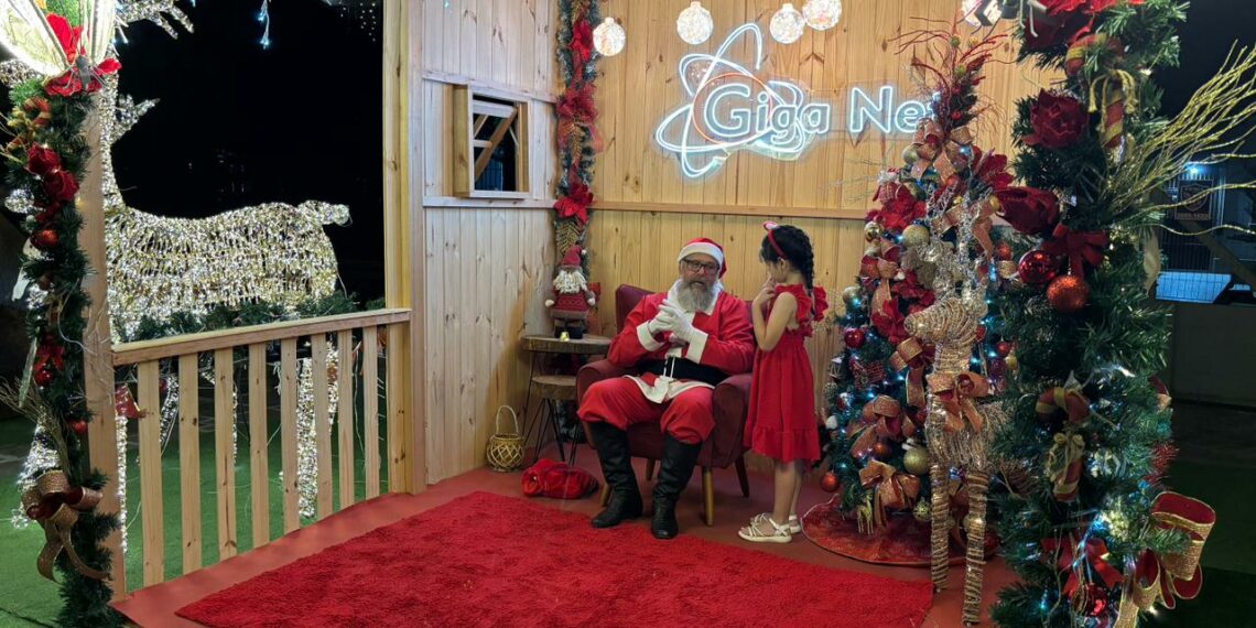 Giga Net decora praça para o Natal e anuncia promoção imperdível
