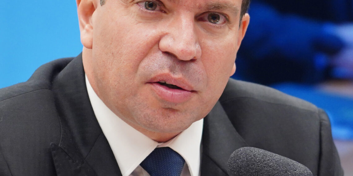 Câmara declara cassação dos mandatos de Eduardo Bolsonaro e Alexandre Ramagem
