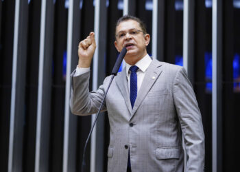 PF apreende cerca de R$ 400 mil na casa de Sóstenes Cavalcante durante operação