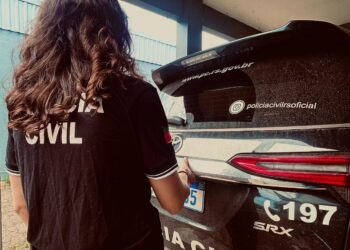 Mulher monitorada por tornozeleira é presa após deixar aparelho sem sinal