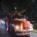 Desfile de Abertura da Dezemberfest leva alegria e distribui chope à comunidade
