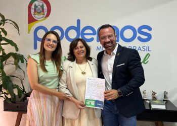 Corinha Molling filia-se ao Podemos e lança pré-candidatura a deputada federal