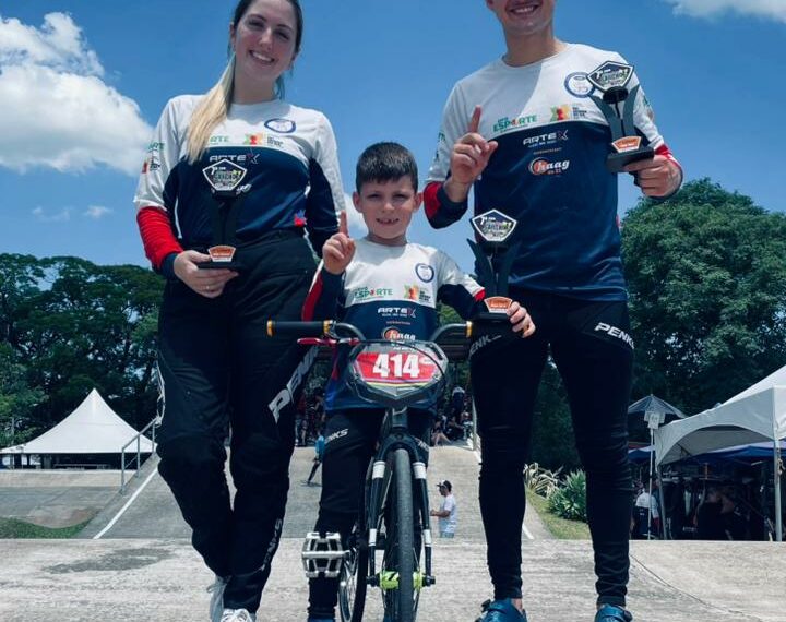 Família Schüler faz história e conquista três títulos no bicicross gaúcho