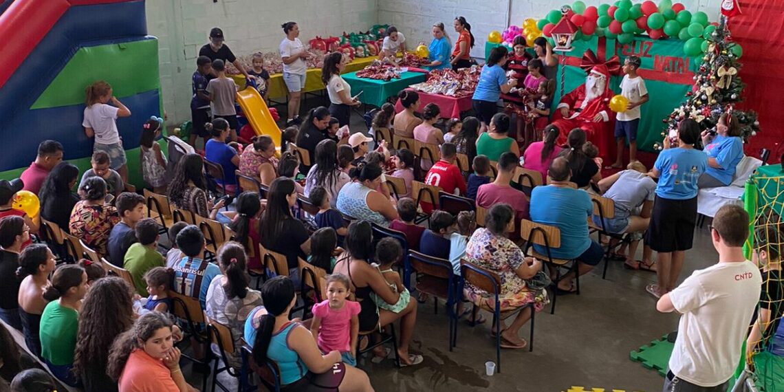 Festa de Natal do PIM reúne cerca de 200 pessoas no bairro Amaral Ribeiro