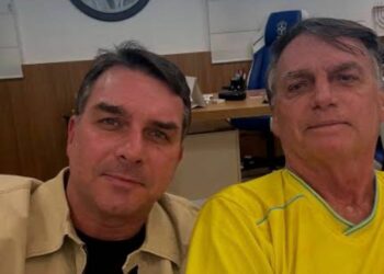 Em carta, Bolsonaro confirma o filho Flávio como pré-candidato à Presidência da República em 2026