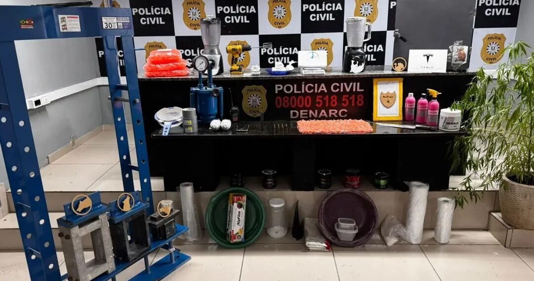 Denarc prende homem e desarticula laboratório clandestino de cocaína em Campo Bom