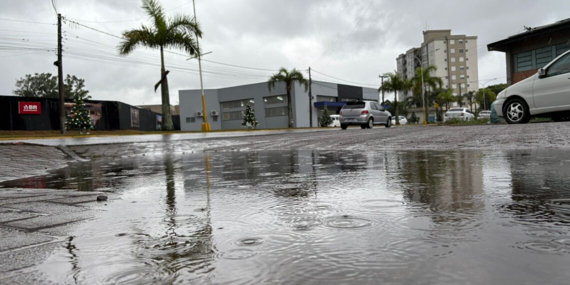 Região está sob três alertas ativos para tempo severo