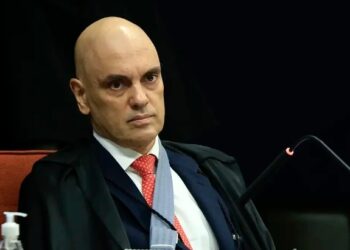 “Não há necessidade de remoção imediata”, diz Moraes sobre saúde de Bolsonaro