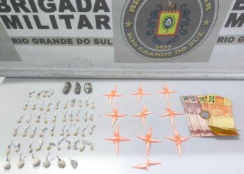 Brigada Militar prende homem por tráfico de drogas e cumpre mandado judicial em Campo Bom