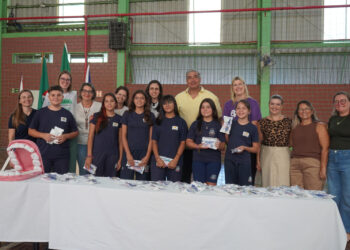 Prefeitura de Campo Bom distribui 3,5 mil kits de higiene bucal para alunos da rede municipal de ensino