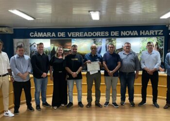 Câmara de Nova Hartz aprova projetos e homenagem em sessão marcada por debates entre vereadores