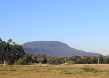 Projeto do asfalto no Morro Ferrabraz avança e obras devem iniciar ainda neste primeiro semestre