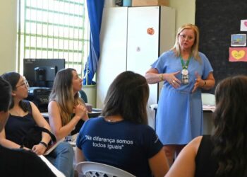 Dois Irmãos promove encontro e trata de ações na educação inclusiva para 2026