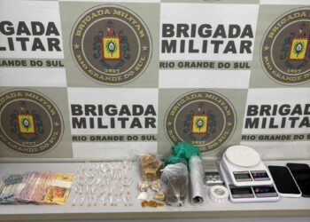 Brigada Militar prende mulher e apreende adolescente por tráfico de entorpecentes