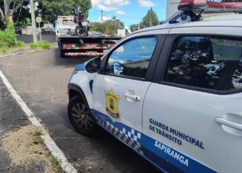 Guarda de Trânsito localiza moto roubada abandonada em área de mato