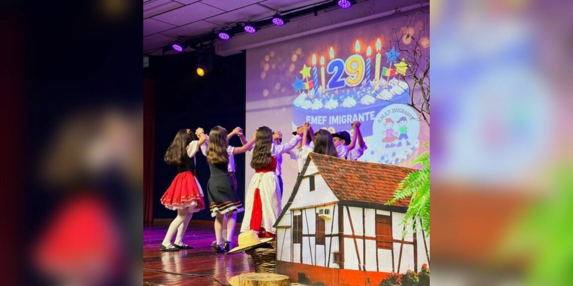 Escola de Nova Hartz celebra 29 anos com apresentações sobre a vinda dos alemães