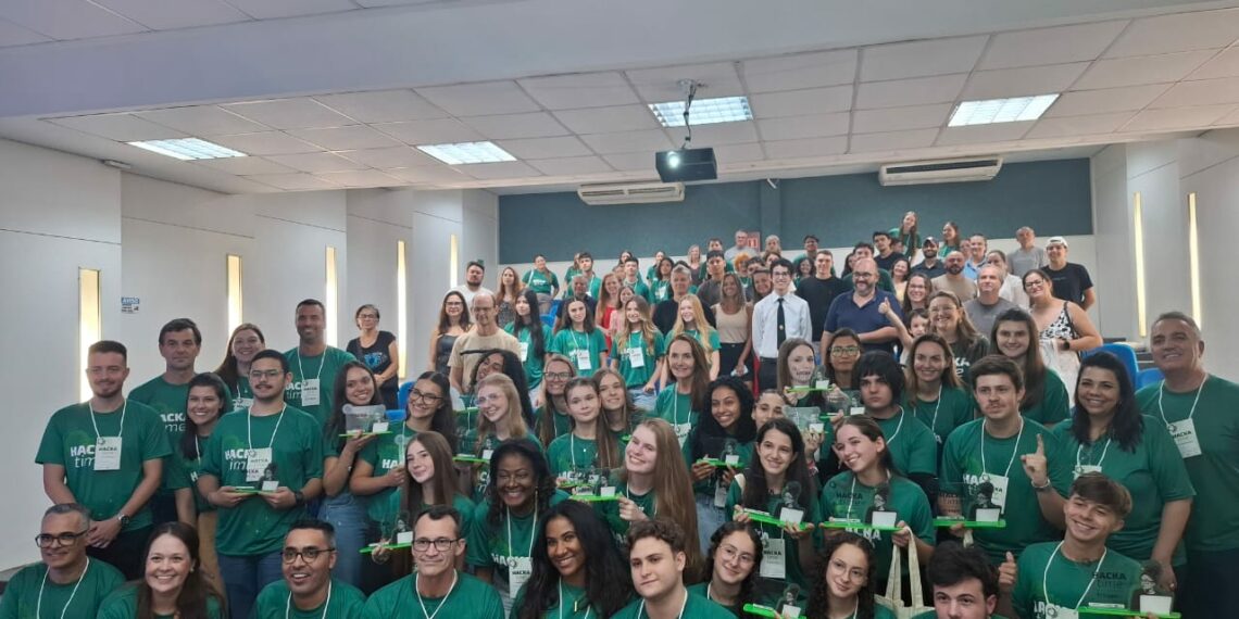 Estudantes de Campo Bom vencem Hackatime Sicredi