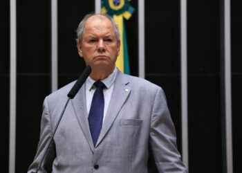 Alceu Moreira propõe derrubada da portaria que estipulava novas regras sobre produção e venda de morangos