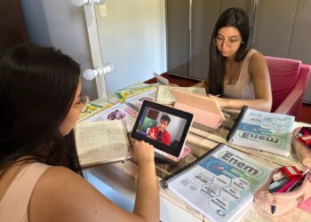 Gratuito, curso Universitário do Amanhã prepara jovens para o Enem; saiba como e onde se inscrever