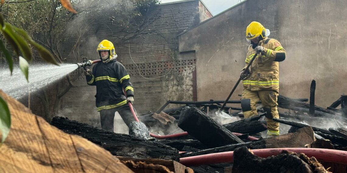Incêndio atinge marcenaria em Sapiranga e mobiliza equipes de bombeiros de três cidades da região